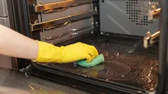 Schnell, einfach, sauber: Tipps für einen makellosen Backofen ohne aggressive Chemikalien